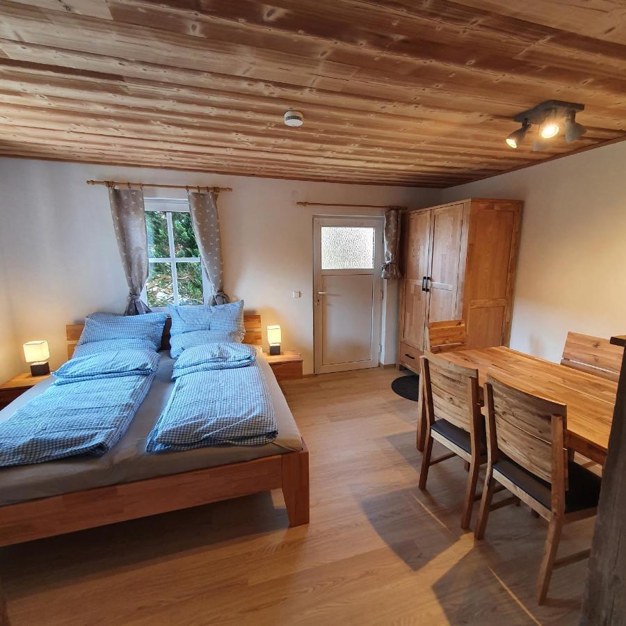 Alte Backstube - Ferienwohnung Huettenstube Und Ferienzimmer Auszeit Erkenbrechtsweiler Eksteriør billede