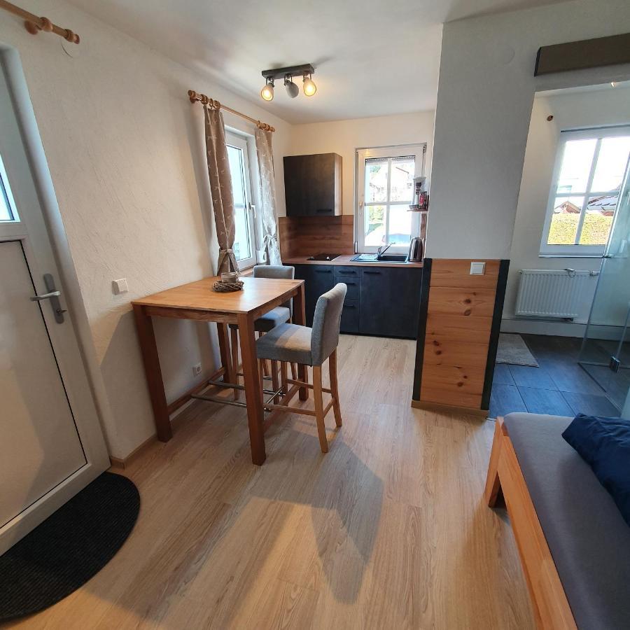 Alte Backstube - Ferienwohnung Huettenstube Und Ferienzimmer Auszeit Erkenbrechtsweiler Eksteriør billede