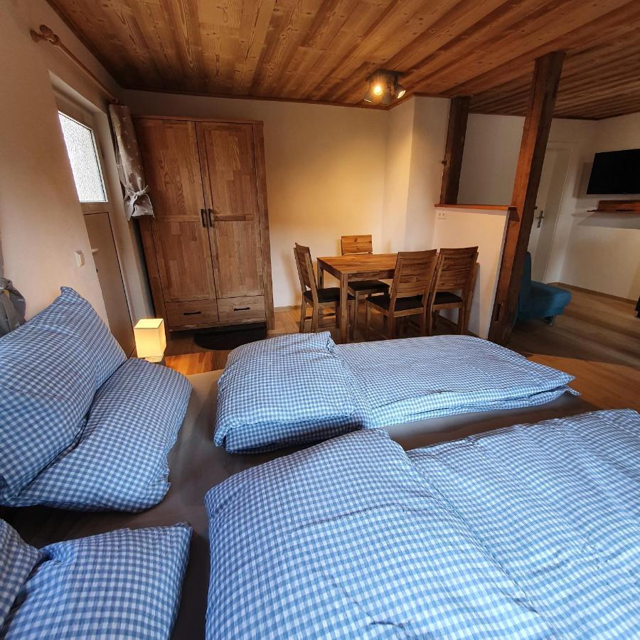 Alte Backstube - Ferienwohnung Huettenstube Und Ferienzimmer Auszeit Erkenbrechtsweiler Eksteriør billede