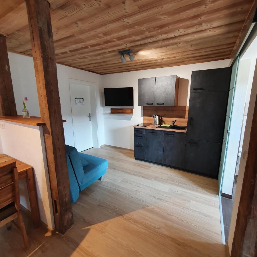 Alte Backstube - Ferienwohnung Huettenstube Und Ferienzimmer Auszeit Erkenbrechtsweiler Eksteriør billede