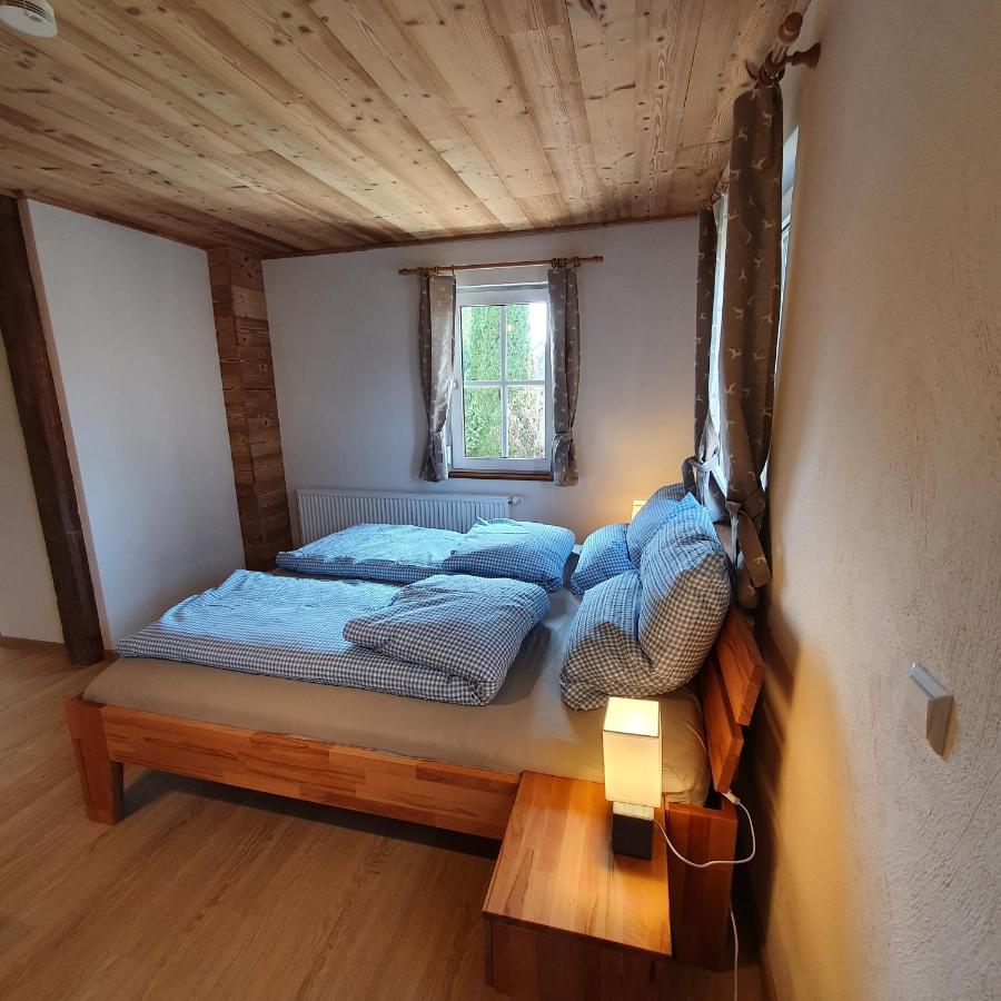 Alte Backstube - Ferienwohnung Huettenstube Und Ferienzimmer Auszeit Erkenbrechtsweiler Eksteriør billede