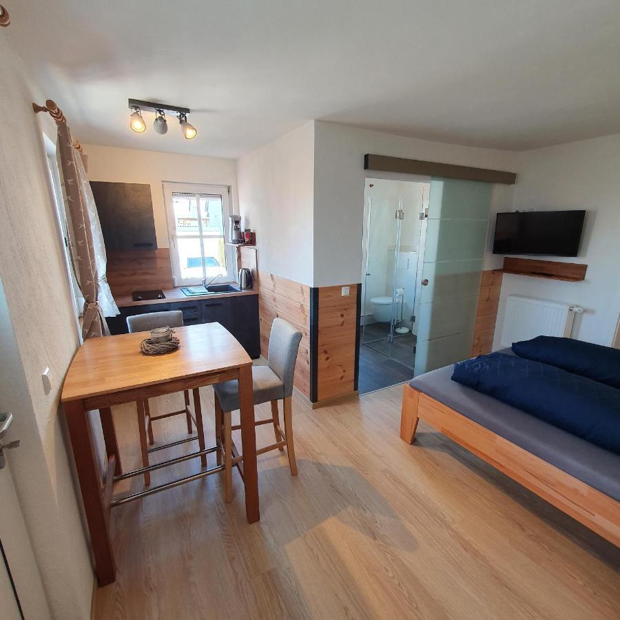 Alte Backstube - Ferienwohnung Huettenstube Und Ferienzimmer Auszeit Erkenbrechtsweiler Eksteriør billede