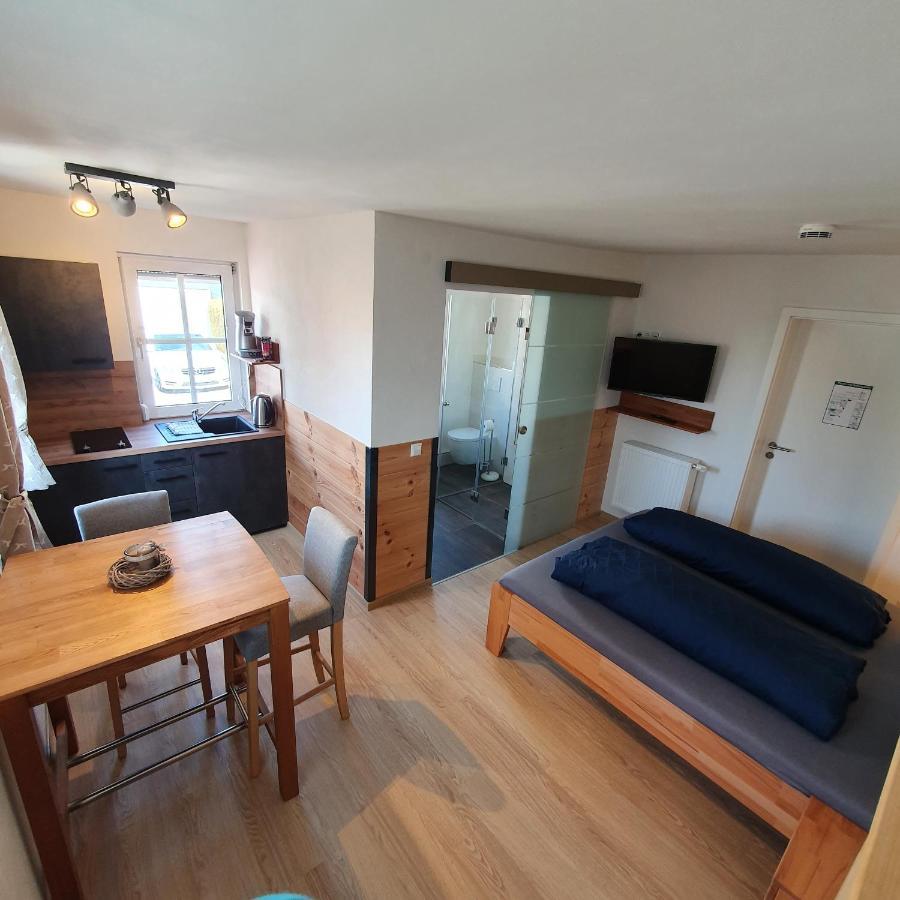 Alte Backstube - Ferienwohnung Huettenstube Und Ferienzimmer Auszeit Erkenbrechtsweiler Eksteriør billede