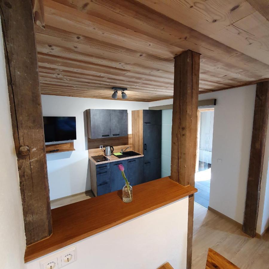 Alte Backstube - Ferienwohnung Huettenstube Und Ferienzimmer Auszeit Erkenbrechtsweiler Eksteriør billede